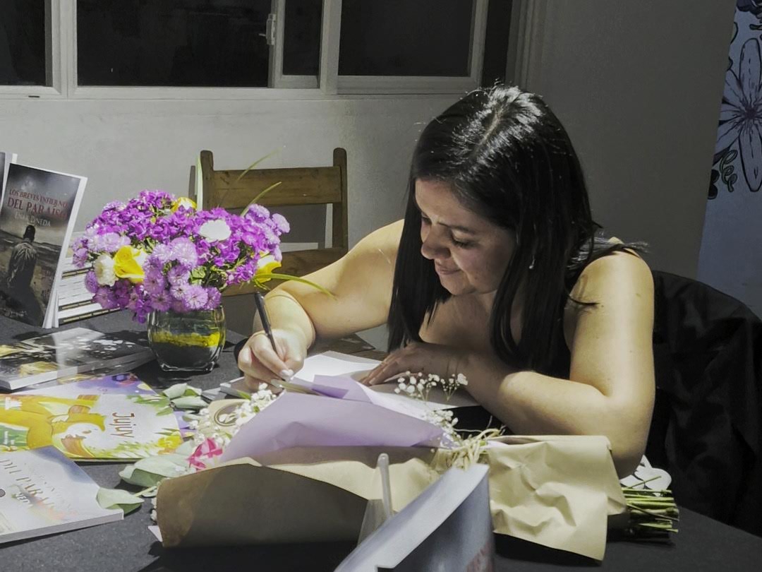 Imagen principal del artículo: Los Breves Infiernos del Paraíso de Enar Pineda ya está disponible en Librería Internacional