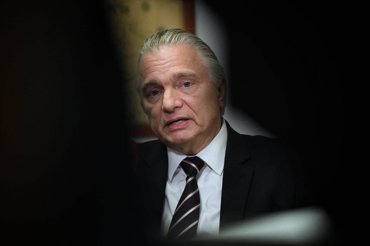 Imagen principal del artículo: Asamblea cita a segunda interpelación al canciller Arnoldo André por acuerdo de recibir migrantes deportados de EE. UU.