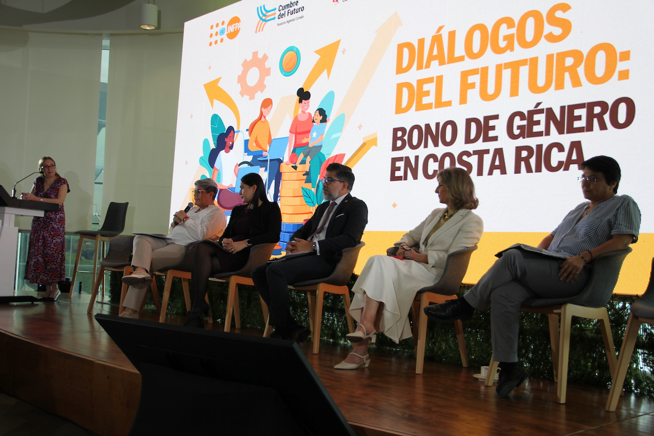 Imagen principal del artículo: Foro juntó a especialistas, sector privado e instituciones para impulsar igualdad de género