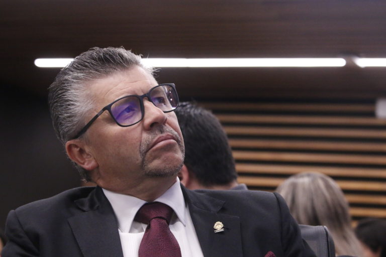 Gilberth Jiménez renuncia al PLN tras denuncia de su fracción ante el Tribunal de Ética