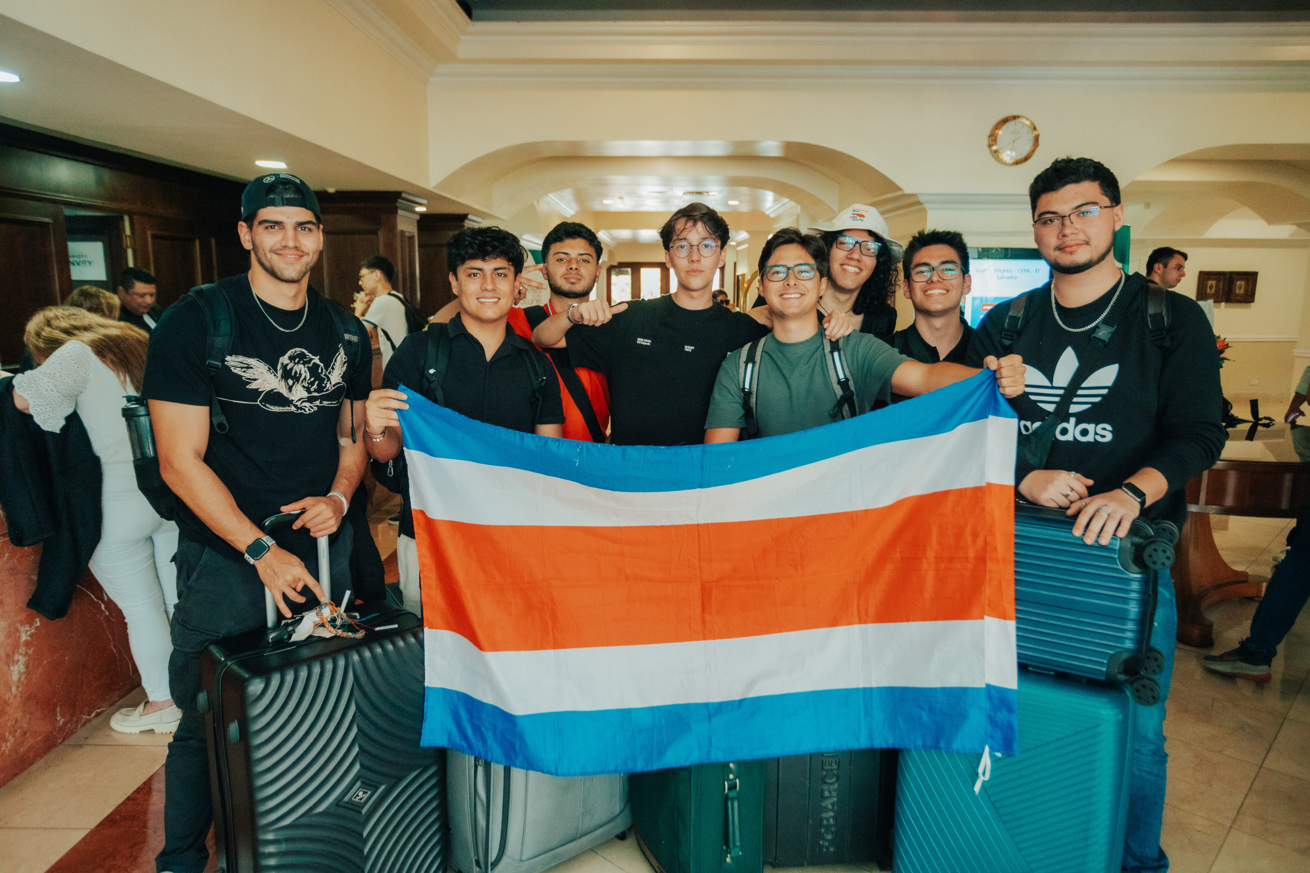 Imagen principal del artículo: Semillas para el Futuro 2024: estudiantes ticos se capacitan en El Salvador