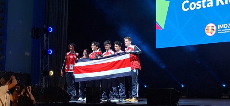 Estudiantes costarricenses ganan dos medallas y tres menciones de honor en Olimpiada Internacional de Matemática