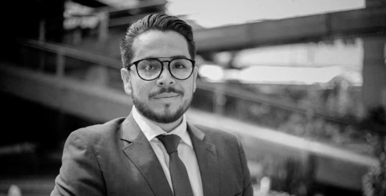 Cayó presidente del INA, Amador huérfano de partido