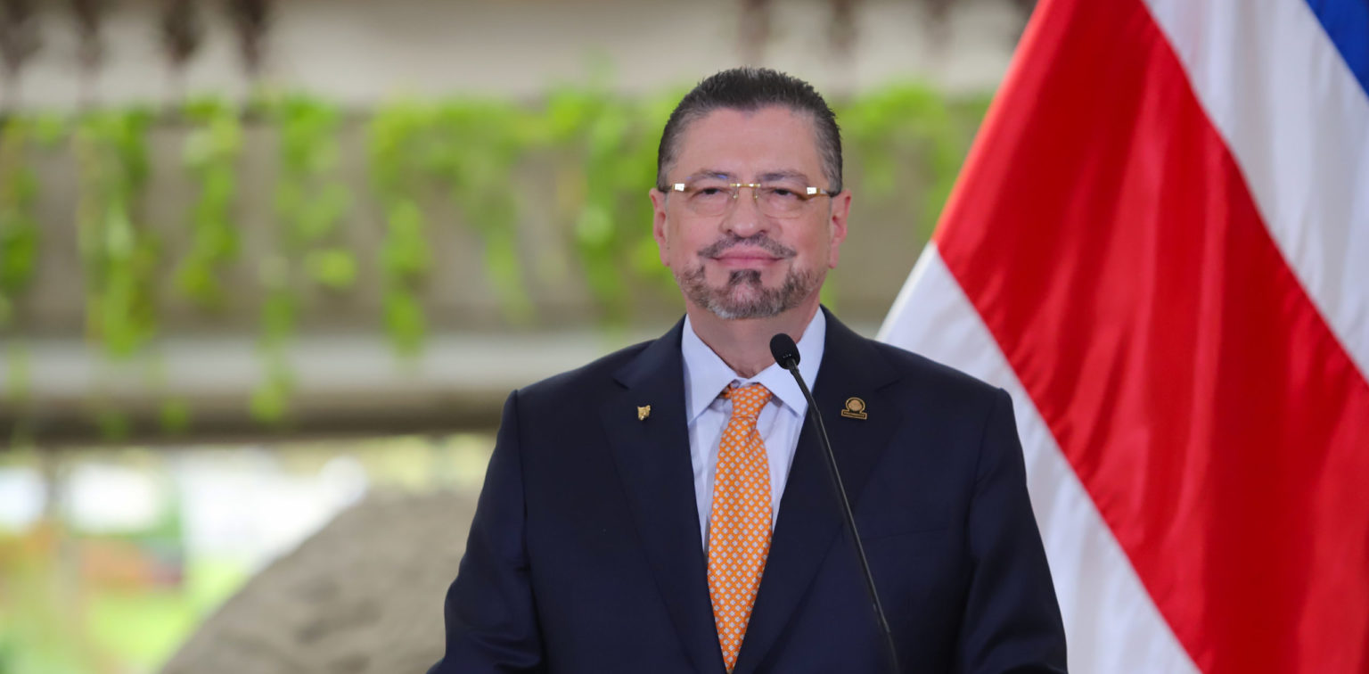 Imagen principal del artículo: Rodrigo Chaves buscará expulsión de Uccaep en juntas directivas públicas tras decisión sobre nuevo hospital de Cartago
