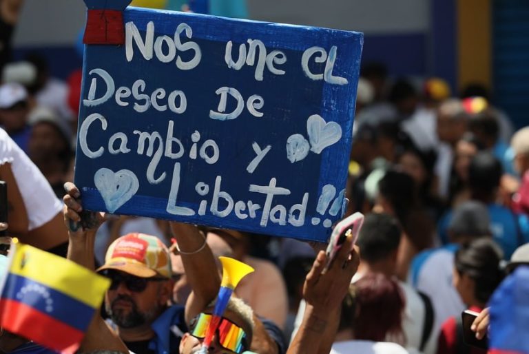 El mal existe y es expedito, el bien triunfa