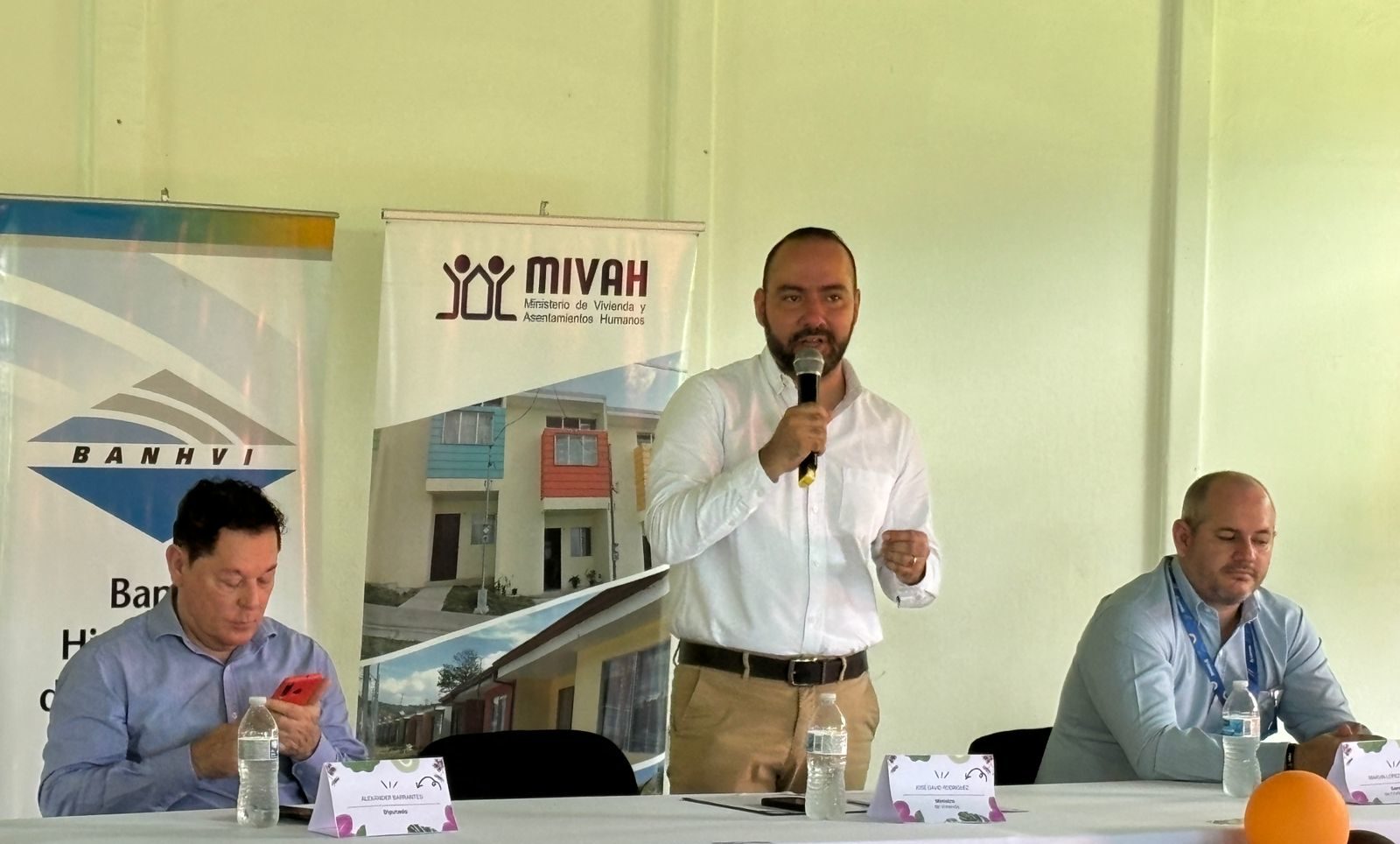 Imagen principal del artículo: Se invierten 1.108 millones de colones para viviendas en territorio indígena Ujarrás