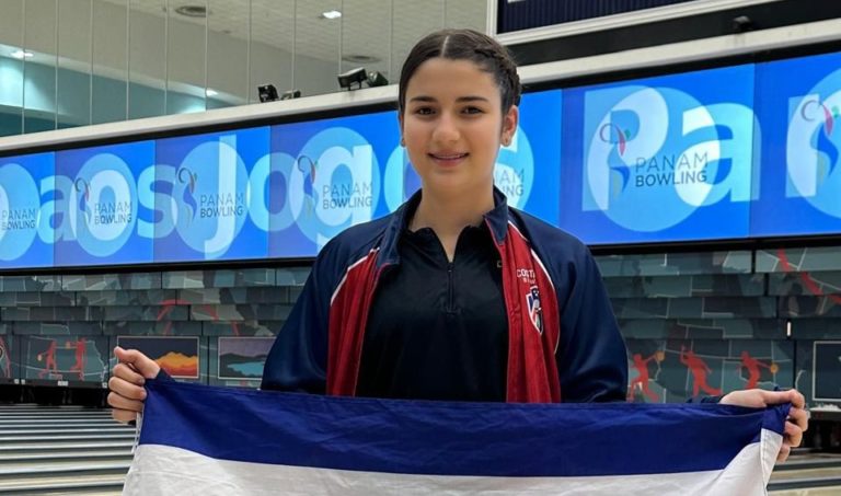 Joya del boliche costarricense, Elena Weinstok, gana campeonato panamericano mayor a sus 16 años