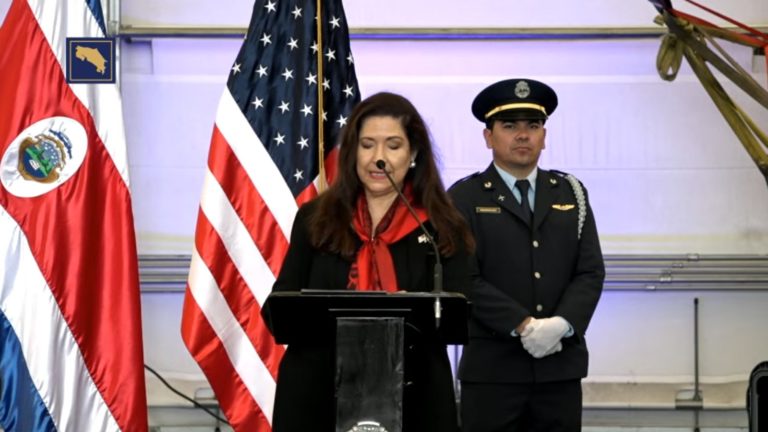 Estados Unidos dona a Costa Rica 10 escáneres portátiles para detectar drogas