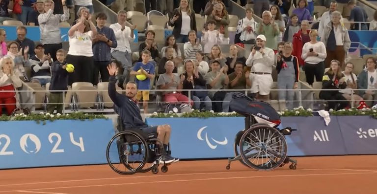 Paratenista tico José Pablo Gil se despide de París 2024 con ovación masiva en Roland Garros