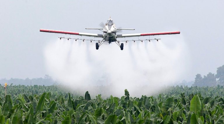 Sin los votos del oficialismo, comisión avala proyecto para limitar fumigaciones aéreas