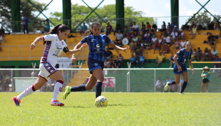 Cinco clubes de la primera división femenina de fútbol advierten que no continuarán en el torneo