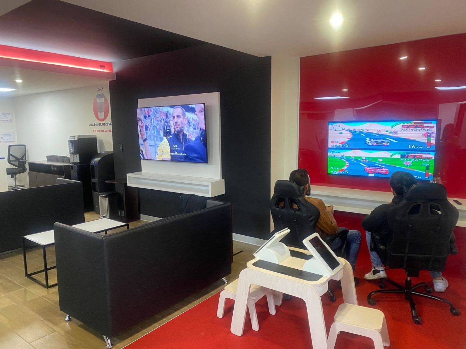 Imagen principal del artículo: Autopits inaugura moderna sala de espera en Lindora con un innovador concepto de confort
