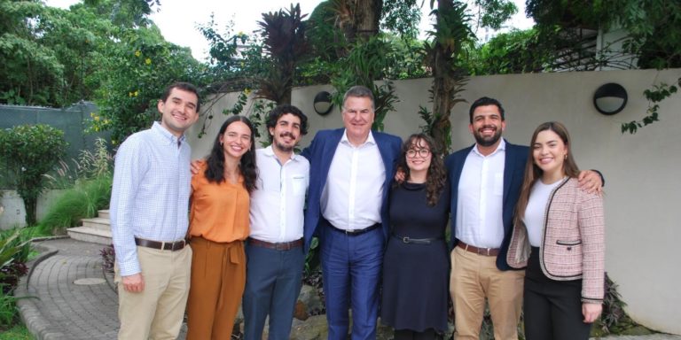 Seis costarricenses inician maestrías en el Reino Unido gracias a beca Chevening