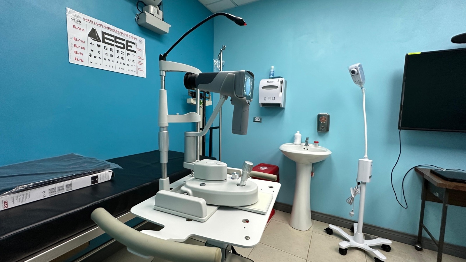 Imagen principal del artículo: Área de salud de Talamanca recibió equipo médico que beneficiará a 4500 pacientes