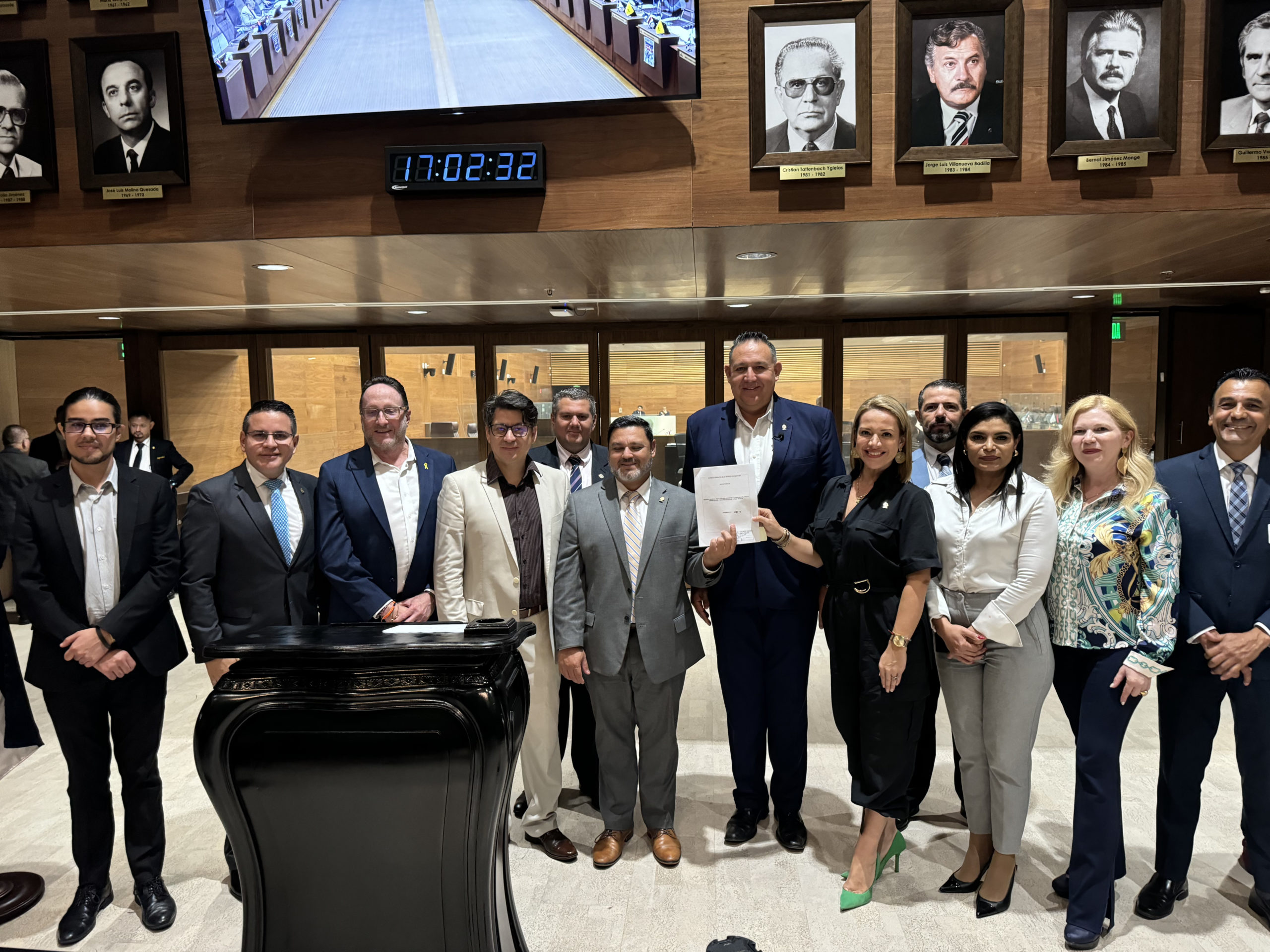 Imagen principal del artículo: Colegios profesionales piden a diputados ampliar plazo para condonación de deudas con la CCSS