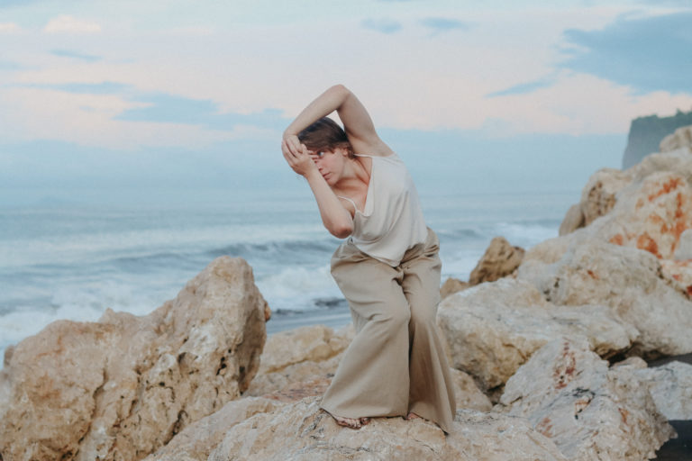 Espectáculo escénico "Sumergencia" inspirado en ballenas se estrenará en el Teatro de la Danza