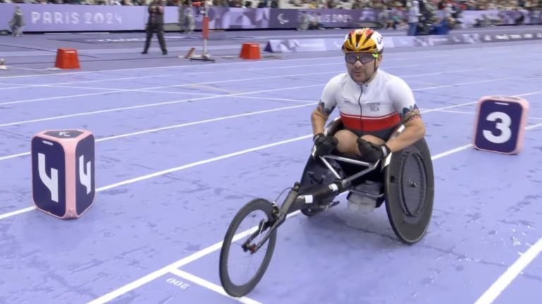 Tico Ernesto "Lobito" Fonseca se ubica séptimo del mundo en los 200 mts T51 de París 2024