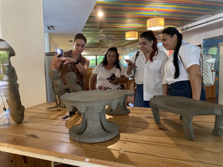 Universidad EARTH tiene exhibición de objetos precolombinos repatriados