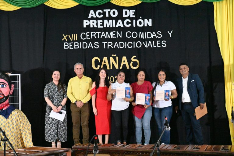Certamen gastronómico reconoce las mejores comidas y bebidas tradicionales de Cañas