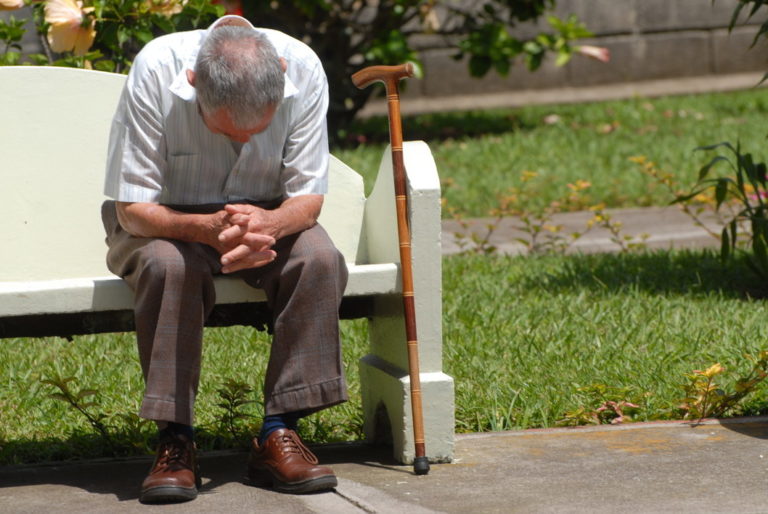 Casos de abandono de adultos mayores aumentan alarmantemente en Costa Rica