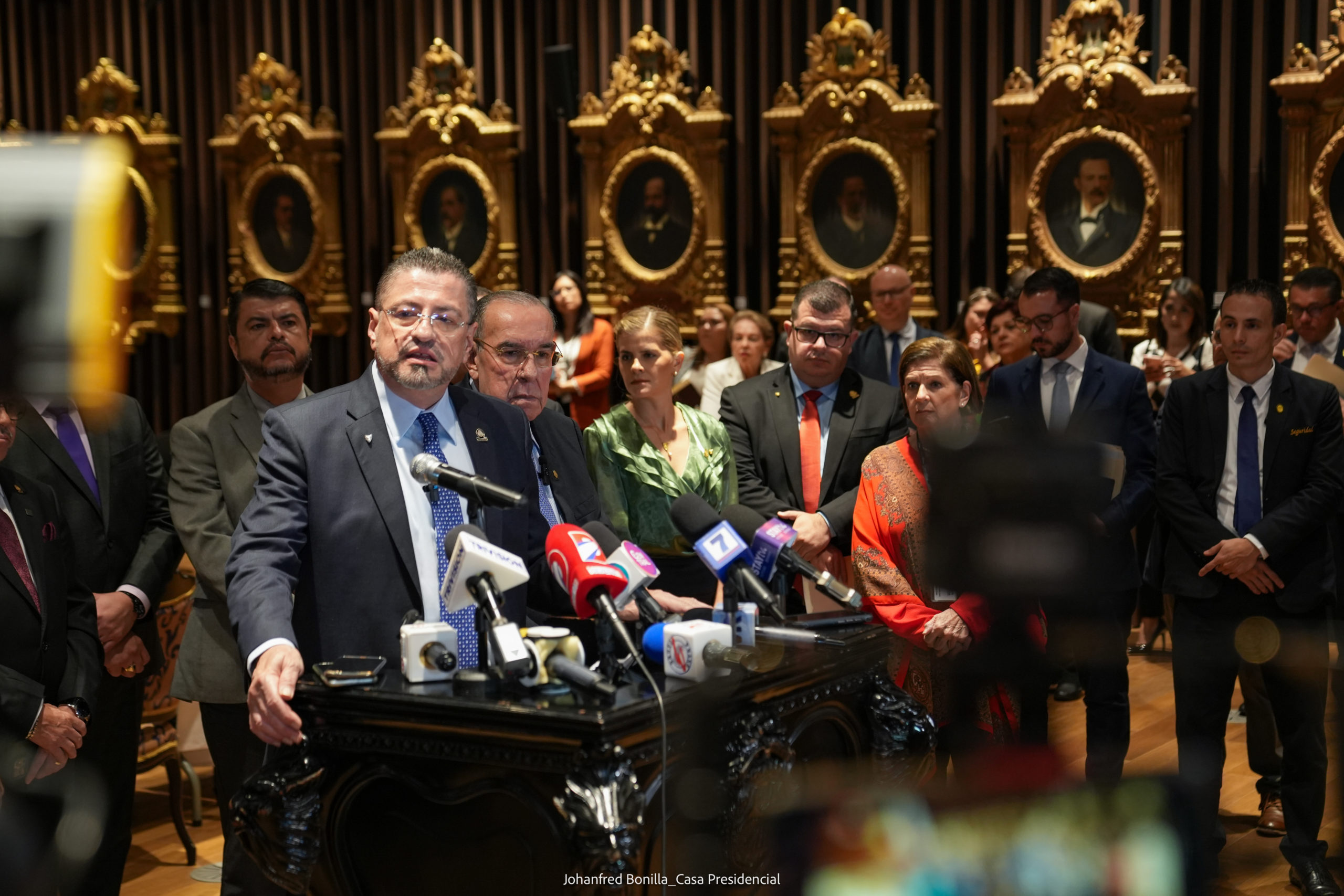 Imagen principal del artículo: Encuesta Proledi-CIEP: cae la confianza de las personas en los mensajes de quienes conforman el Ejecutivo y Legislativo