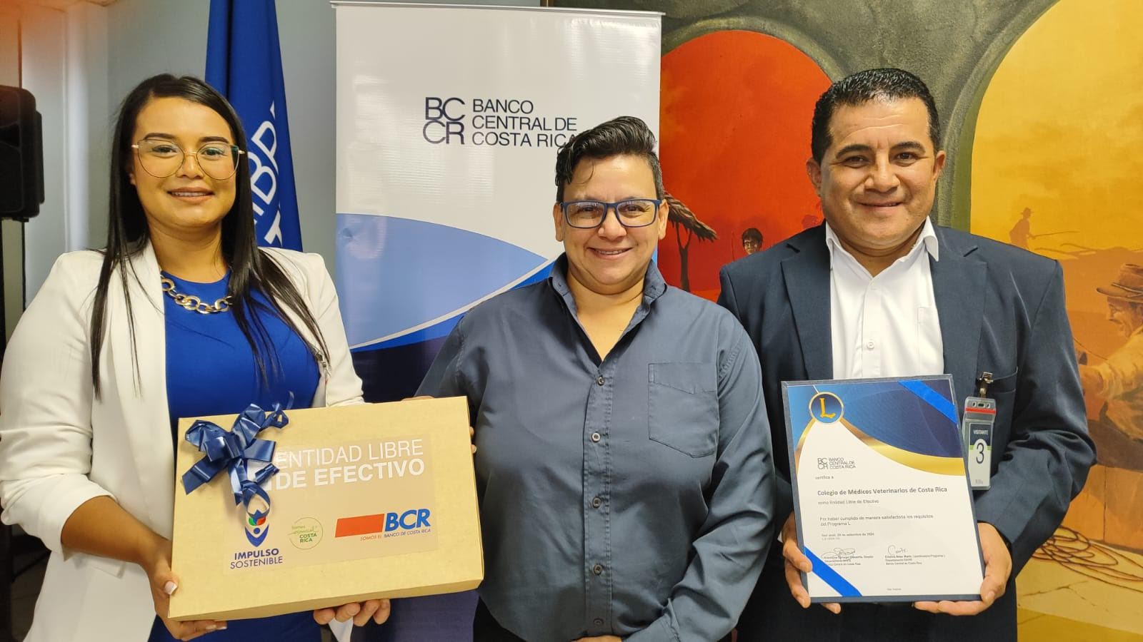Imagen principal del artículo: COLVET es certificado como Entidad Libre de Efectivo por BCCR