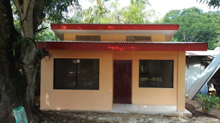 Banhvi invierte más de 772 millones en viviendas para familias de Isla Venado e Isla Chira