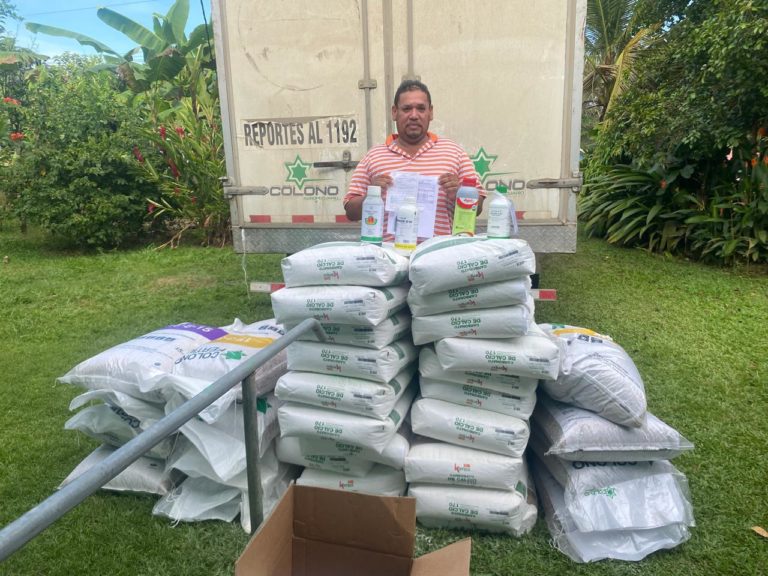 Productores de Pococí reciben insumos para impulsar su actividad económica