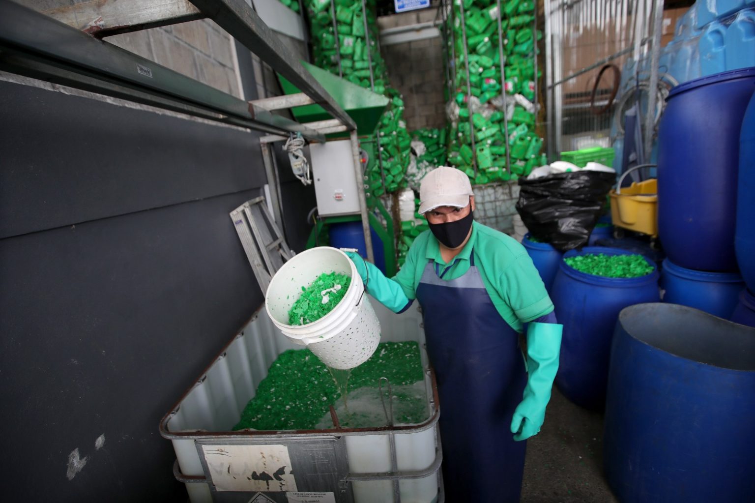 Imagen principal del artículo: Empresa nacional Florex recuperó 4 toneladas de resina plástica en el último año