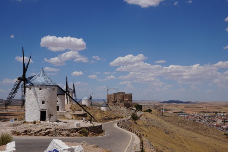 Morir cuerdo y vivir loco: una Telaraña sobre quijotadas