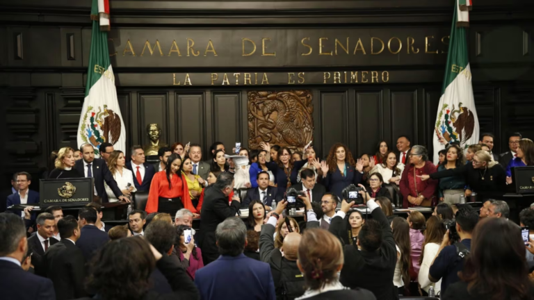 Senado de México aprueba controversial reforma judicial que politizará la elección de jueces
