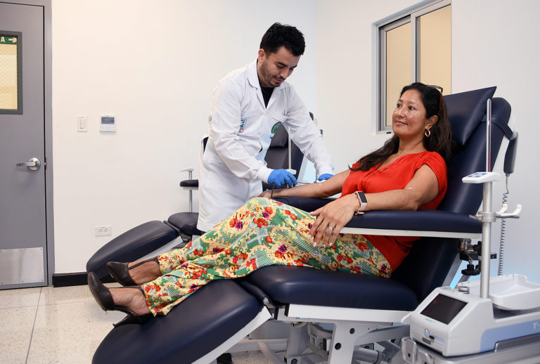 UCR inaugura su primera sala de donación de sangre