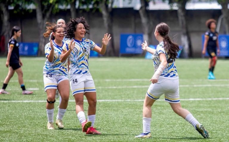 Equipo de fútbol femenino del Colegio SAMAGU se proclamó subcampeón de Centroamérica