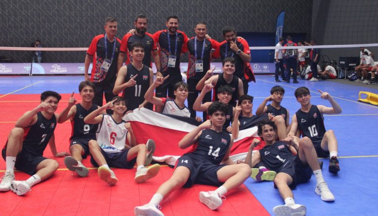 Estudiantes del Liceo de Atenas se proclaman campeones de Centroamérica en voleibol masculino