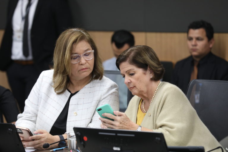 Oficialismo y Nueva República piden a Sala IV anular aumentos a cultura, educación, FEES y seguridad en presupuesto 2025