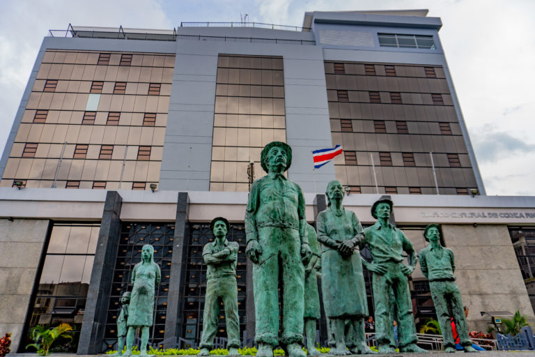 Tope de usura bajará para créditos en colones durante lo que queda del 2025