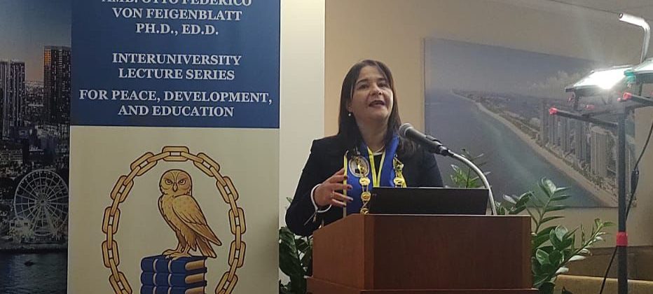 Imagen principal del artículo: Rectora de Universidad Fidélitas recibe Collar de la Casa Feigenblatt en Foro Hispano de Educación en Miami
