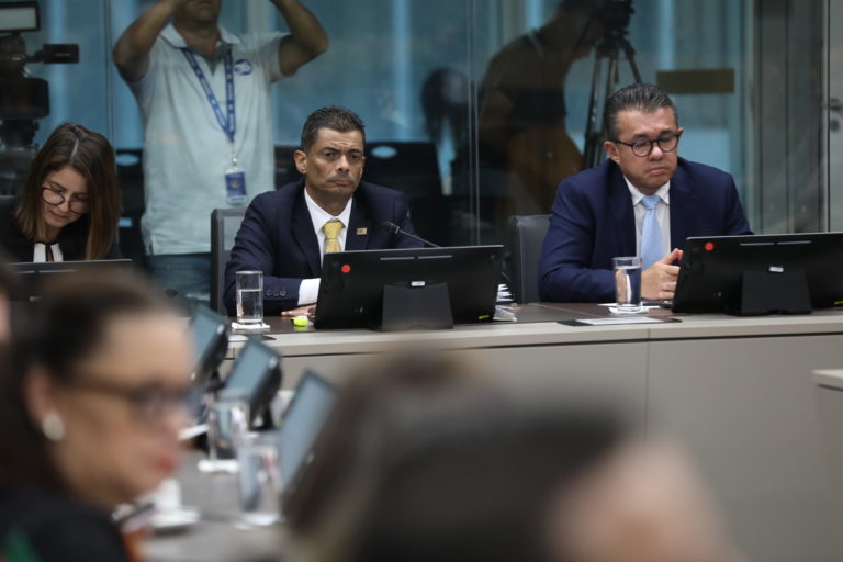 Sismo en el PLN y 6 meses de suspensión para Marta Esquivel