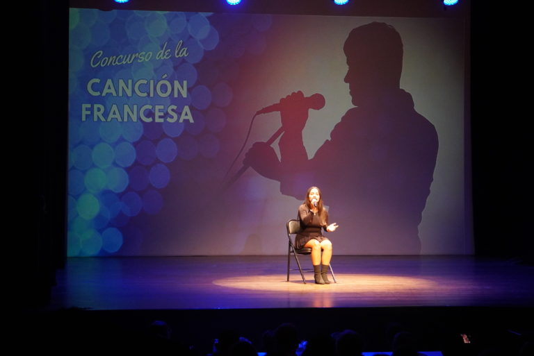 Valentina Castillo ganó el Primer Concurso de la Canción Francesa