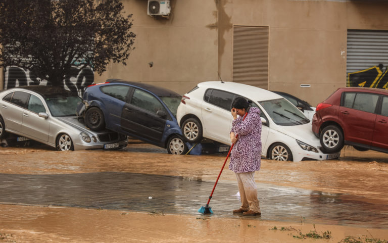 Cifra de muertos por devastadores inundaciones en España asciende a 158