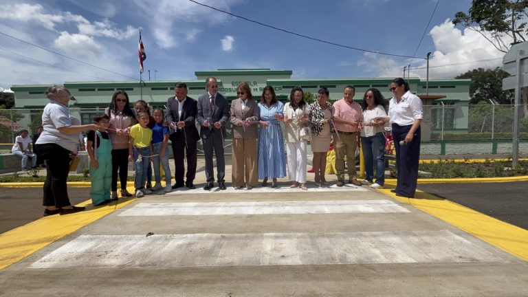 San Joaquín de Flores renueva el acceso a la Escuela Estados Unidos de América con espacios más seguros y sostenibles