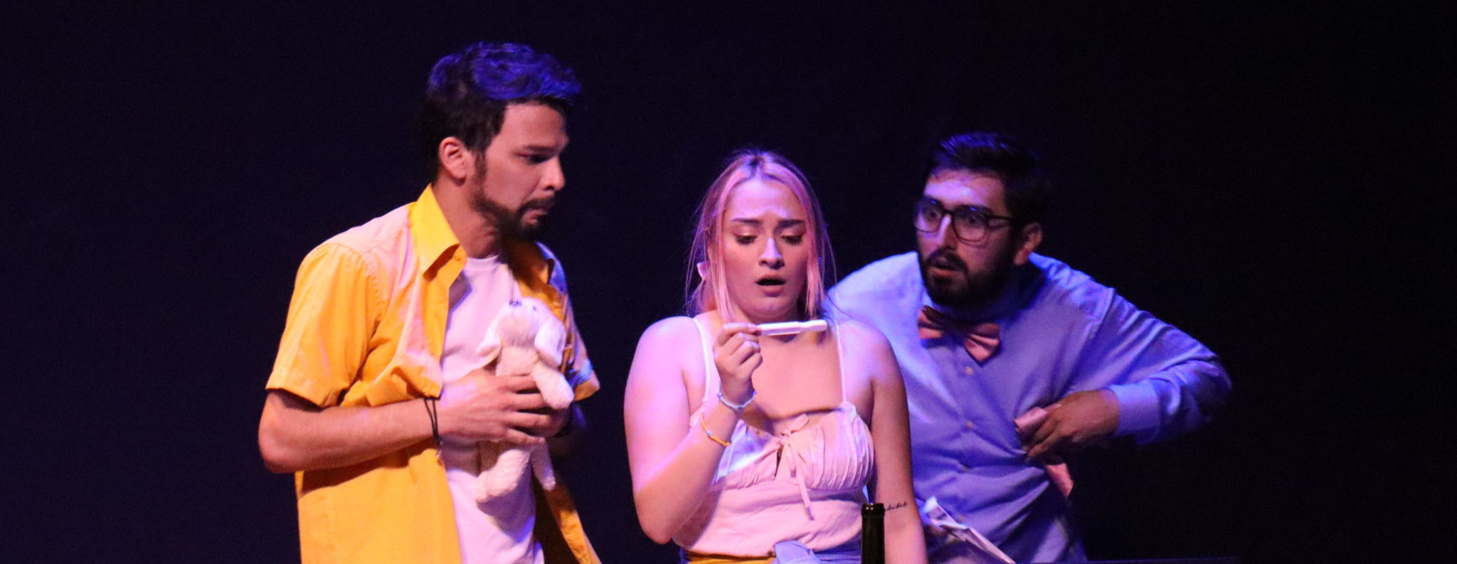 Imagen principal del artículo: Nuevo espacio para las artes: Teatro Avenida 8 abre sus puertas con la comedia “Adulteando”