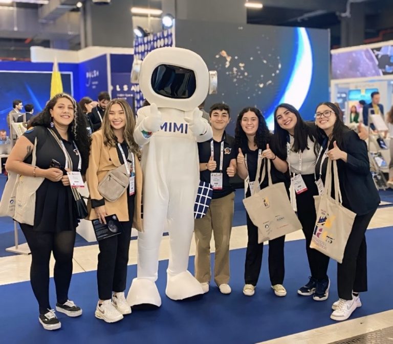 Universitarias costarricenses ganan premio en congreso internacional de aeronáutica en Italia