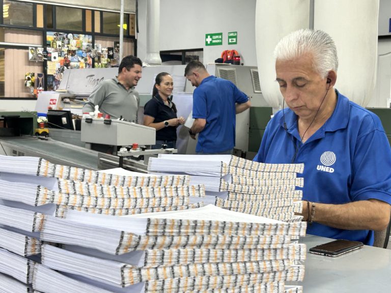 Irene Vallejo y novedades nacionales acompañarán a la EUNED en la Feria Internacional del Libro 2025