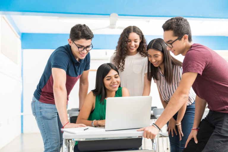 Abren convocatoria para 240 becas en programa de “Soporte de Nube Microsoft Azure” para jóvenes