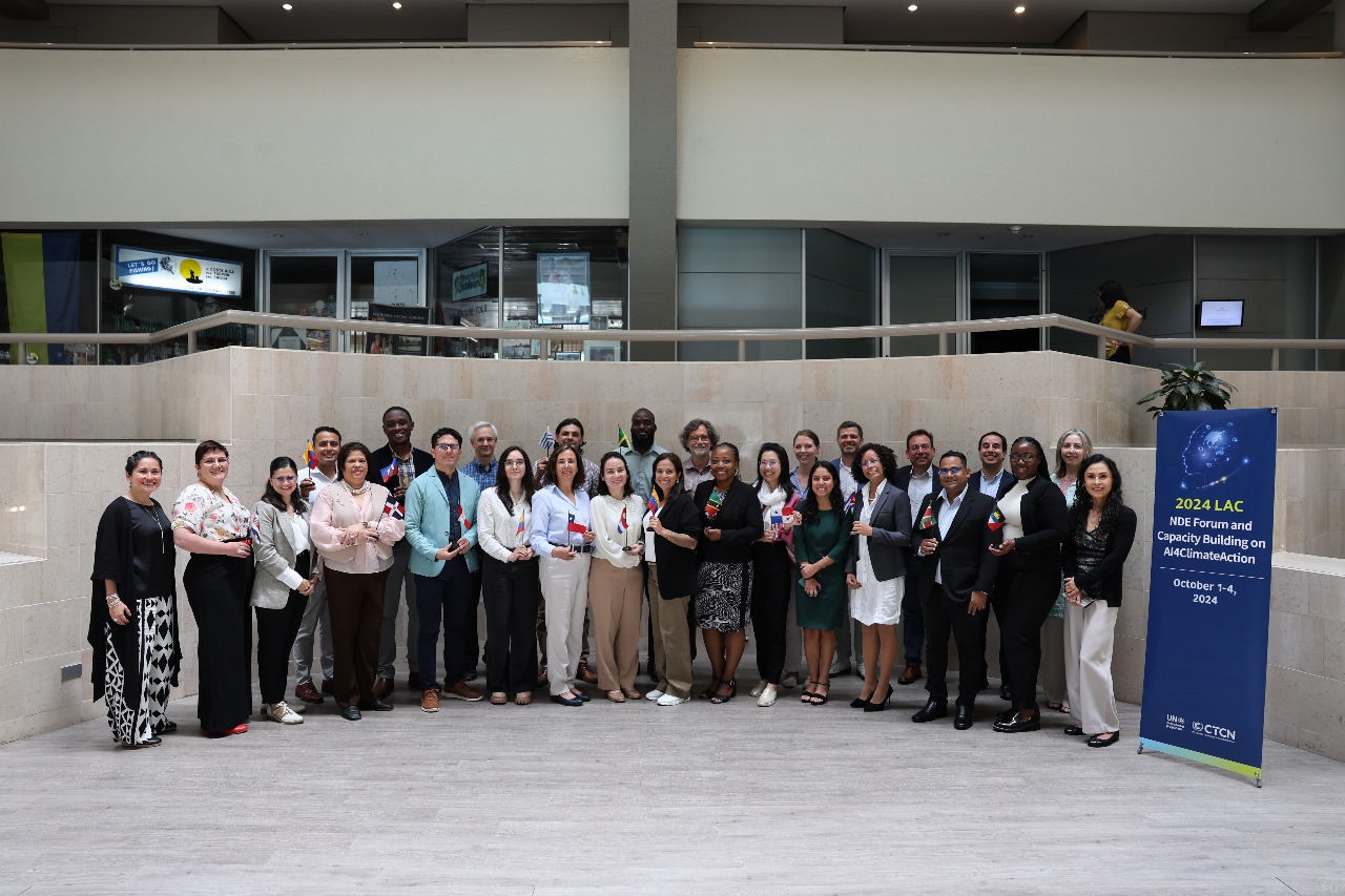 Imagen principal del artículo: Expertos en tecnología climática e inteligencia artificial comparten conocimientos en Costa Rica