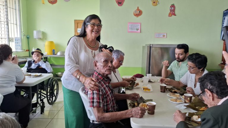 San Carlos celebra a sus longevos y promueve su designación como Zona Azul