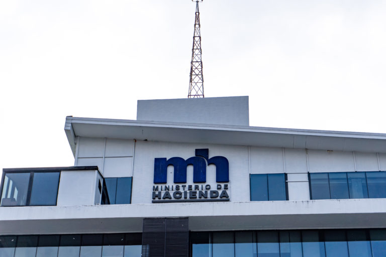 Trabajadores independientes que ganen menos de 520 mil colones al mes no pagarán impuesto sobre la renta