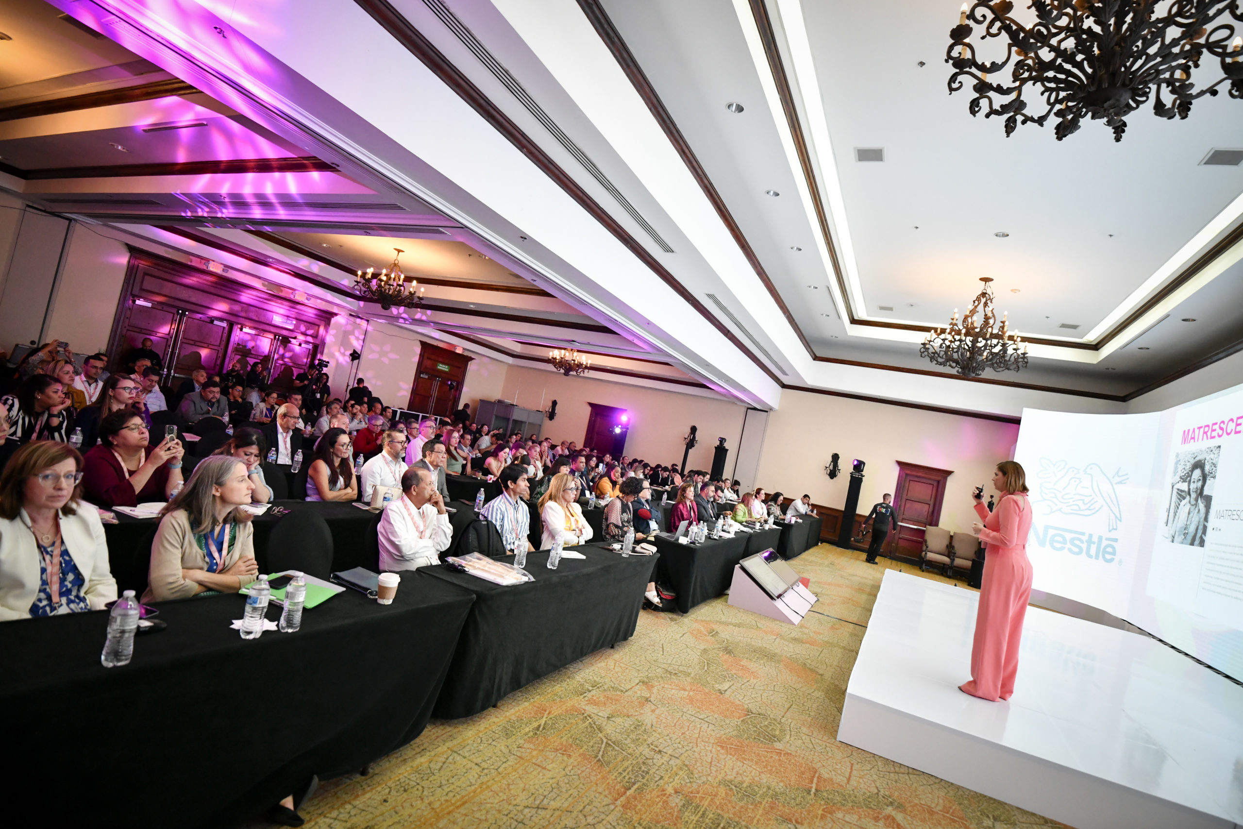 Imagen principal del artículo: Médicos de Latinoamérica se reúnen en Costa Rica para abordar la importancia de la salud integral durante el embarazo