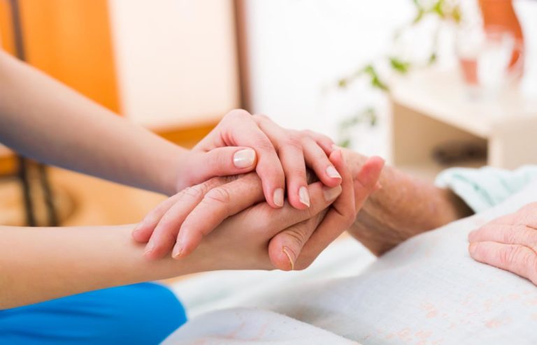 Fundación Partir con Dignidad lanza campaña para fortalecer una red de apoyo a personas en cuidados paliativos